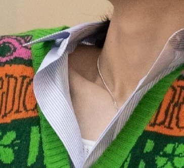 感受一下王俊凯锁骨 choker 喉结!