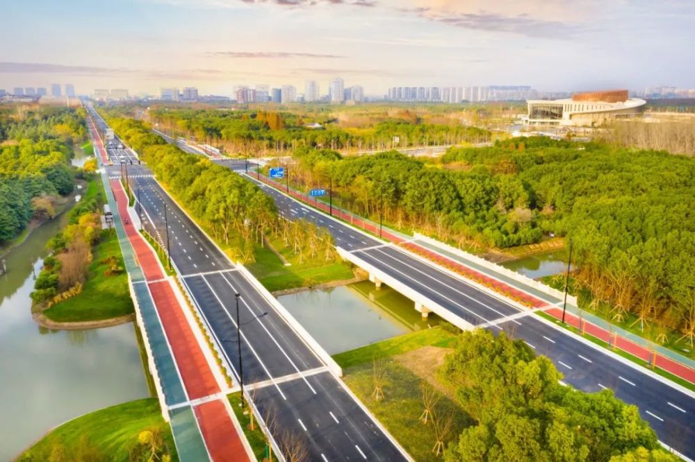 金海公路地下穿行道 目前,金海街道建成区绿化覆盖率达到 65.