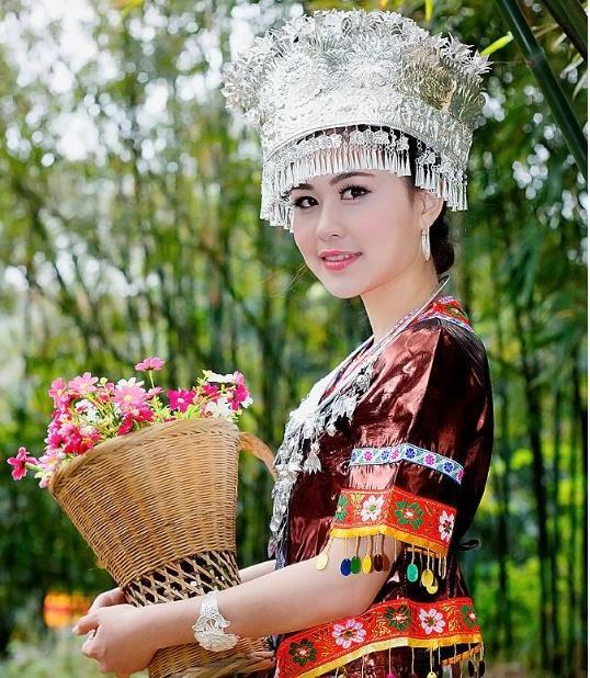 去苗族旅游,遇到心仪的苗族女孩,你还在担心她们"不外嫁"吗?_腾讯新闻