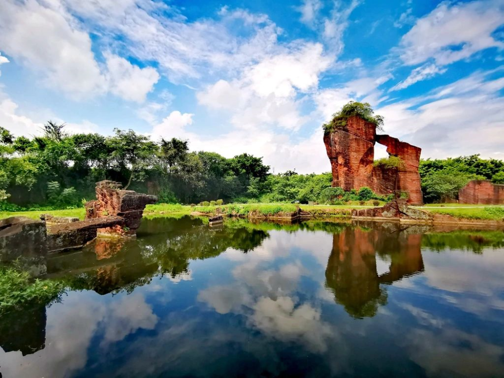 玩耍騎行在延綿的綠道一路樹蔭,很是愜意視野疏朗開闊,空曠怡神一路都