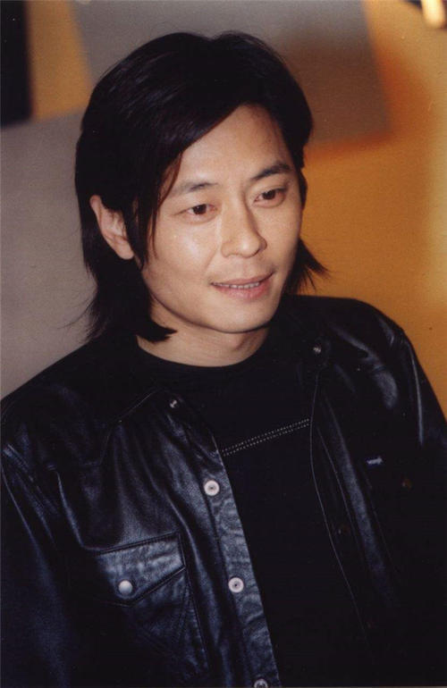 经历坎坷岁月如歌永远的流浪歌手王杰