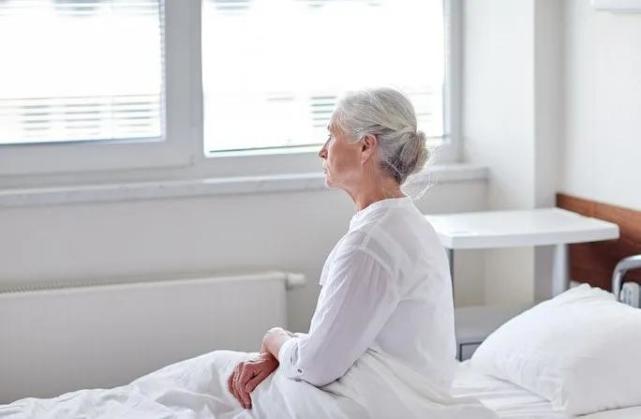 面对癌症晚期患者的巨大痛苦,安乐死作为可以减轻病人痛苦的一种手段