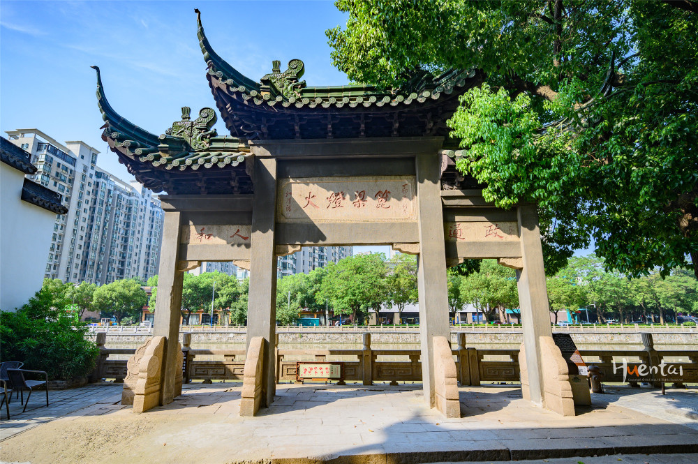 交通以水路为主,自然沿路都会有驿站和码头,毗陵驿在当年与金陵驿齐