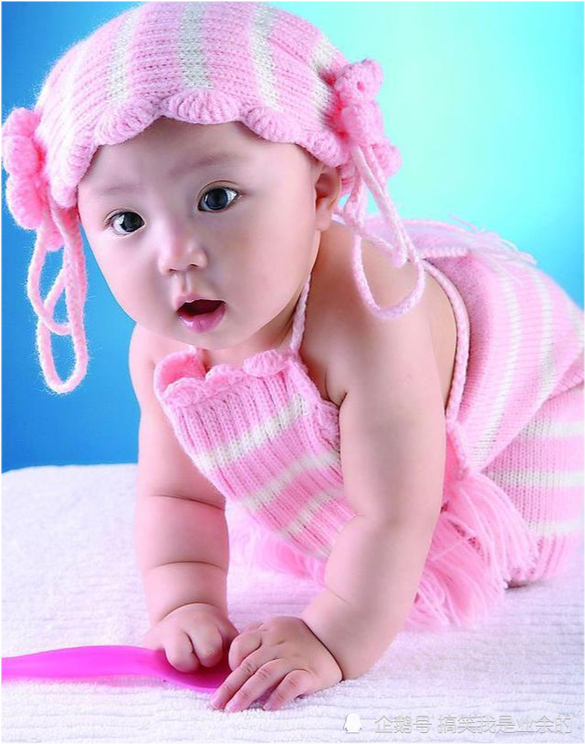 有种"低调"叫张馨予女儿,朋友暴露孩子"颜值",难怪不晒娃