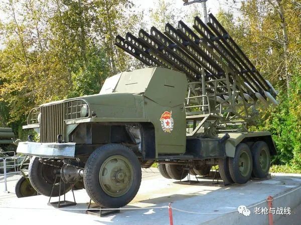 德军撤退背景中的不明迫击炮,可能是bm-37,也可能是德制grw 34.