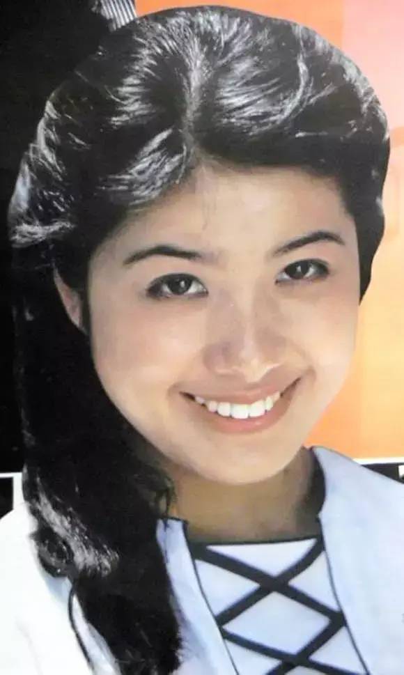 58岁"枣花"吴玉华,二婚嫁给著名画家成亿万富婆,今一家很幸福