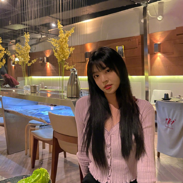 王文也连晒多张男友视角,花式卖萌可爱十足,恋爱后愈发甜美_腾讯新闻