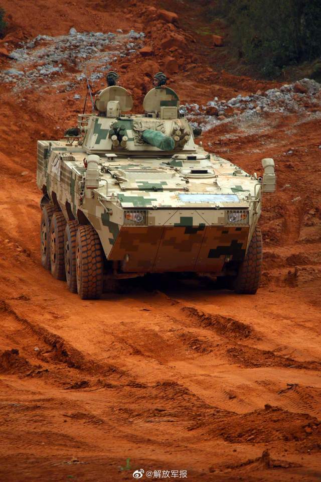 美图收藏看铁甲战车在红土地上的奔流之美