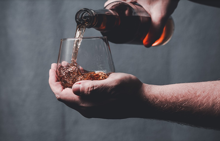 时下常见的烈酒喝法,你知道几种?_腾讯新闻