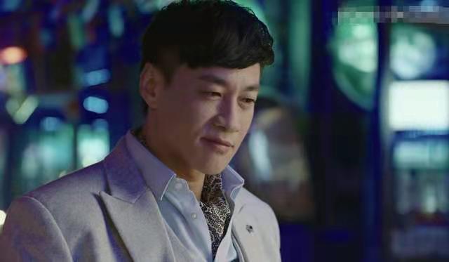 何润东再次出演"霸道总裁"如今只看见他满脸浮粉,差点没认出来