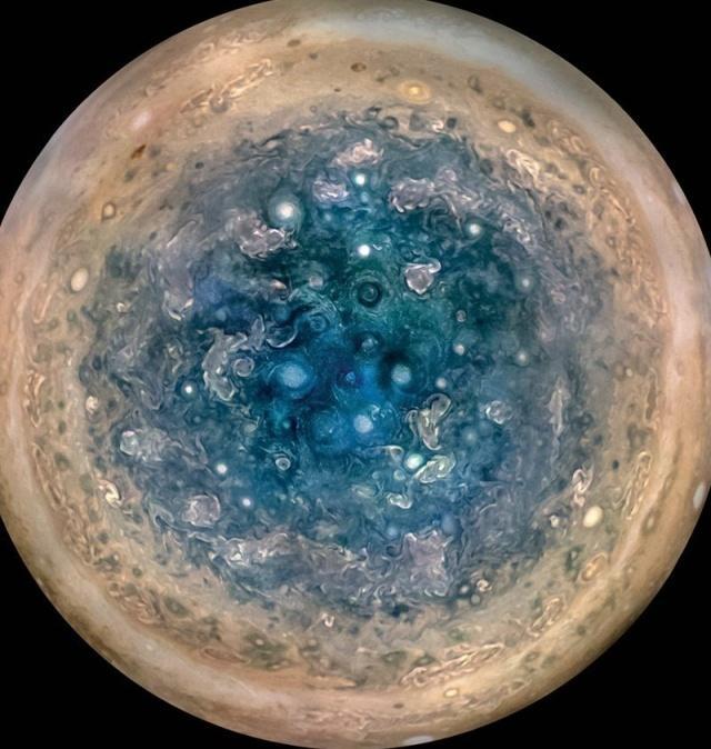 木星这样的"气态巨行星",上面真的没有陆地,全都是气体吗?_腾讯新闻