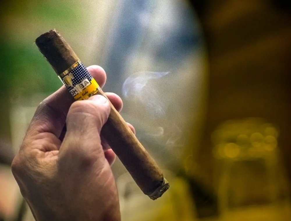 抽雪茄是一种浪漫的行为