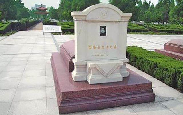 吉鸿昌在法租界被捕,本可平安无事,为何却被宋美龄置于死地?