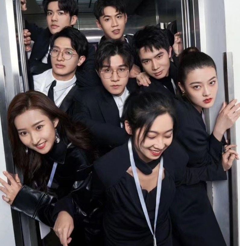 王颖飞刘煜成亮相《奇葩说》现场,失去节目滤镜,素人