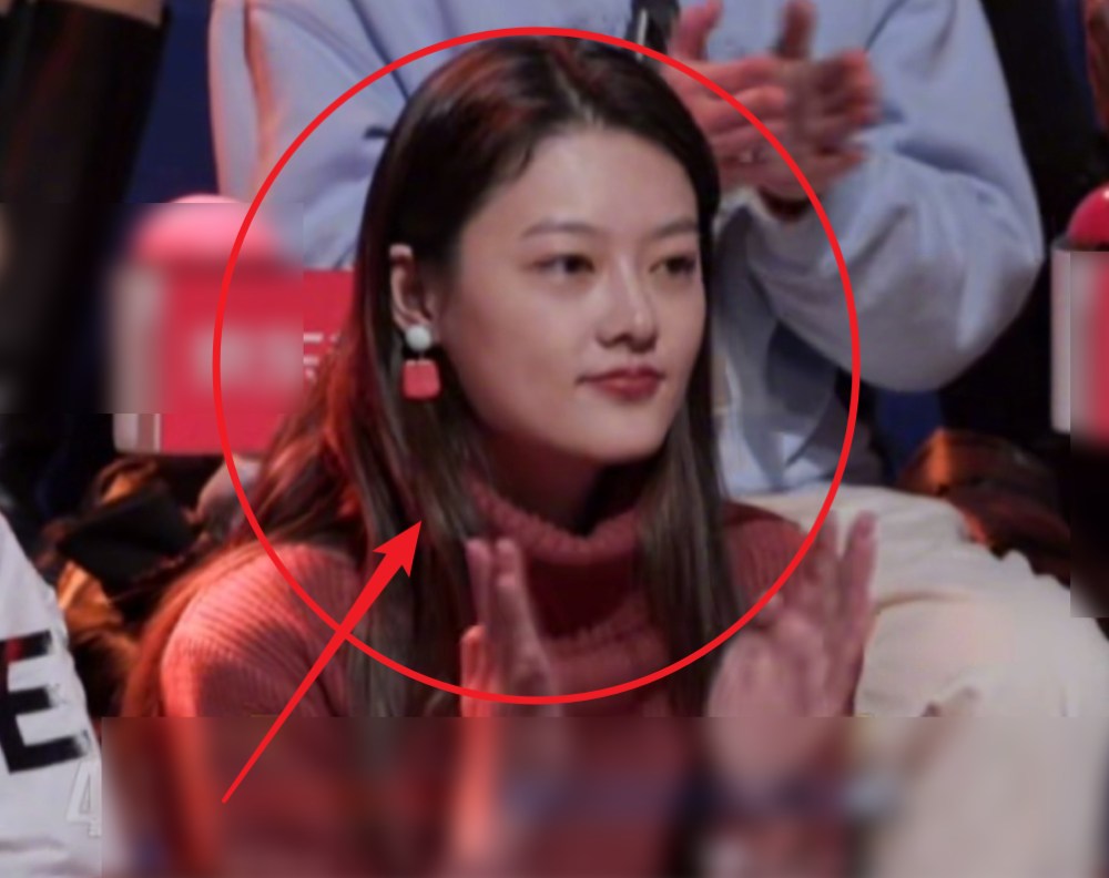 王颖飞刘煜成亮相《奇葩说》现场,失去节目滤镜,素人