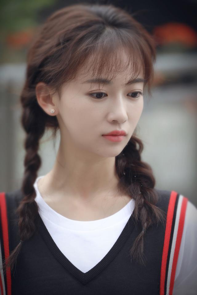 《正青春》上线4天热度飙升全网第一,吴谨言,恭喜你,你又火了