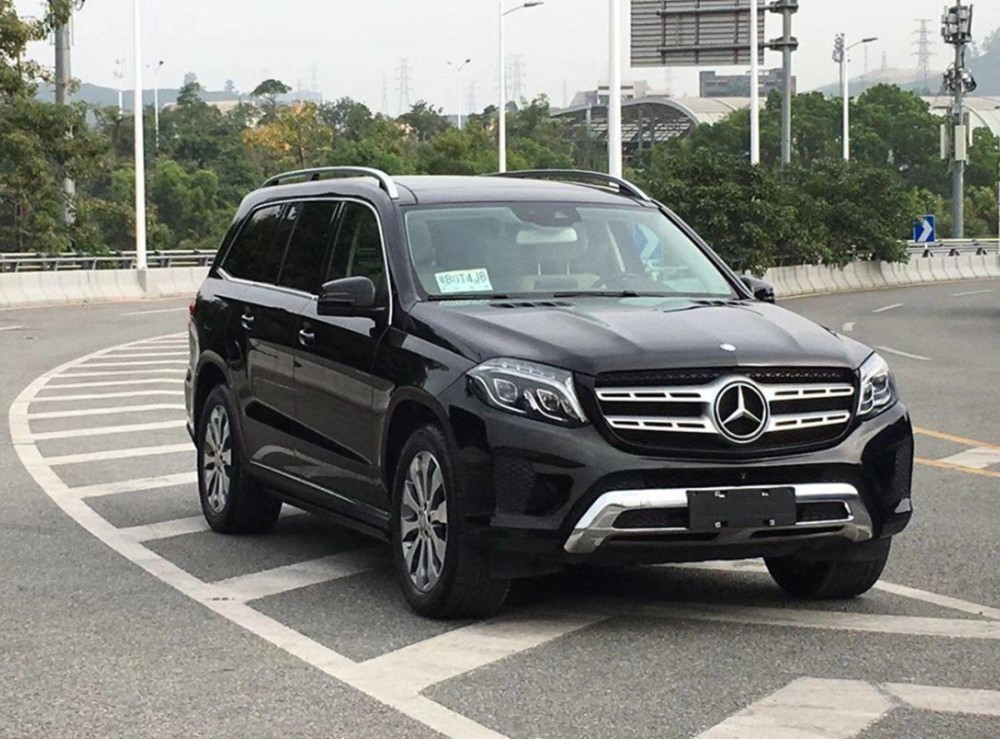 百万奔驰停路边,一夜之间被射成了"刺猬"!车主:你的素质呢?