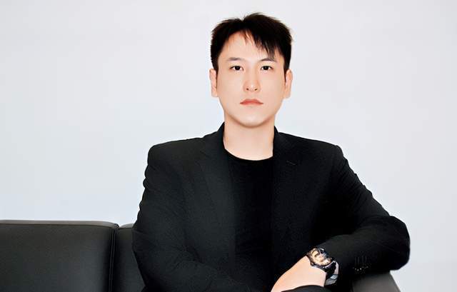 父亲生前为他留下133套房如今一套市值2亿他轻松跻身百亿富豪