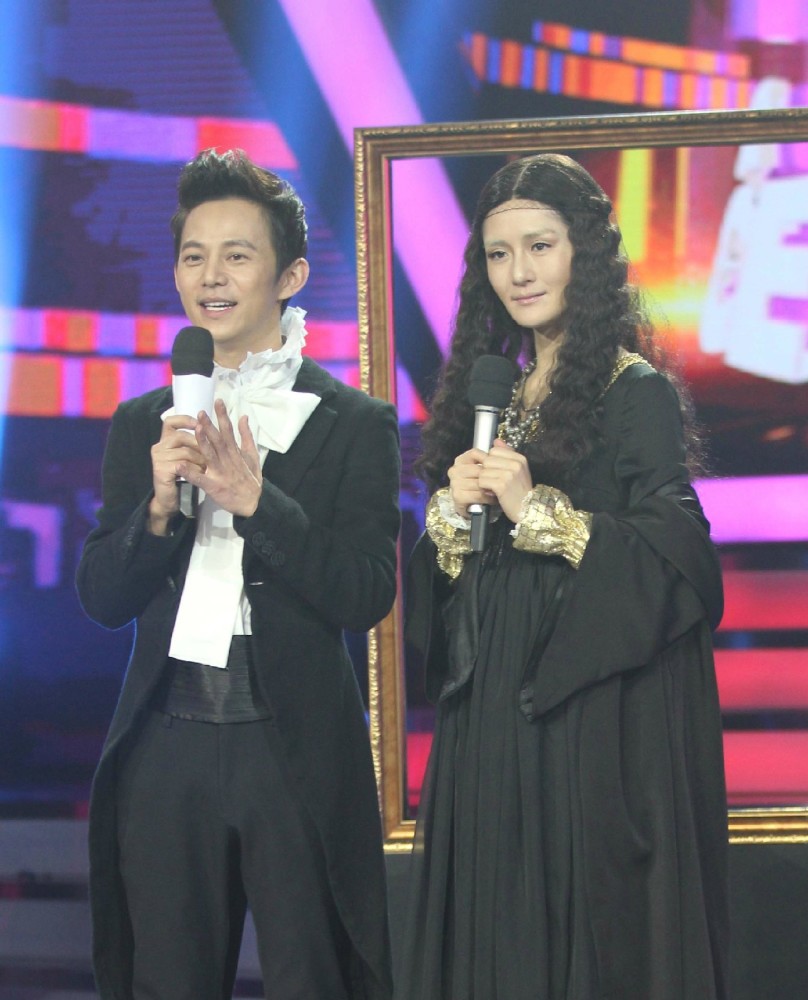 《百变大咖秀》谢娜缺席,深陷收礼,代孕风波的何炅你还喜欢吗?