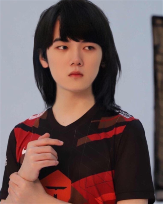 厂长女友晒庆生视频15秒里亲吻两次全程狗粮粉丝酸了