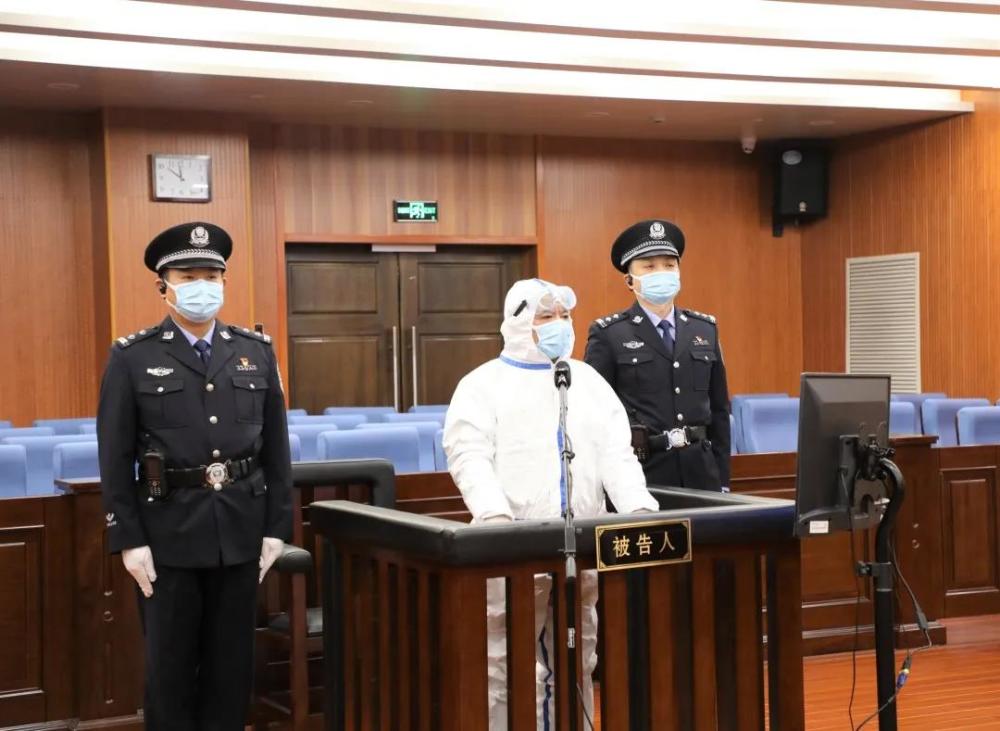 收受财物628万余元浙江金华市原常委副市长陈晓受贿案开庭