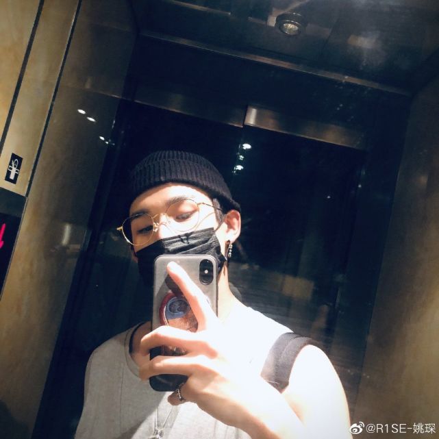 姚琛头像想说点漂亮的话哄你开心想来想去最帅气的还是你