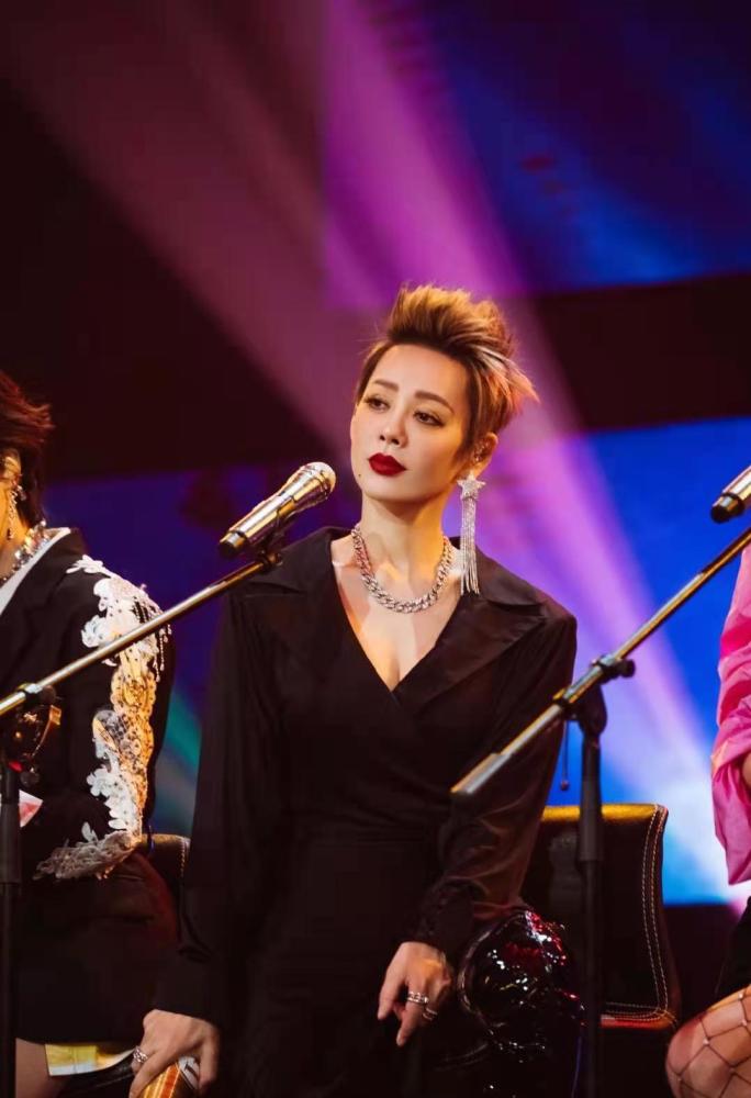 宁静导师上线宁静成为创4男团创始人新任导师让人期待