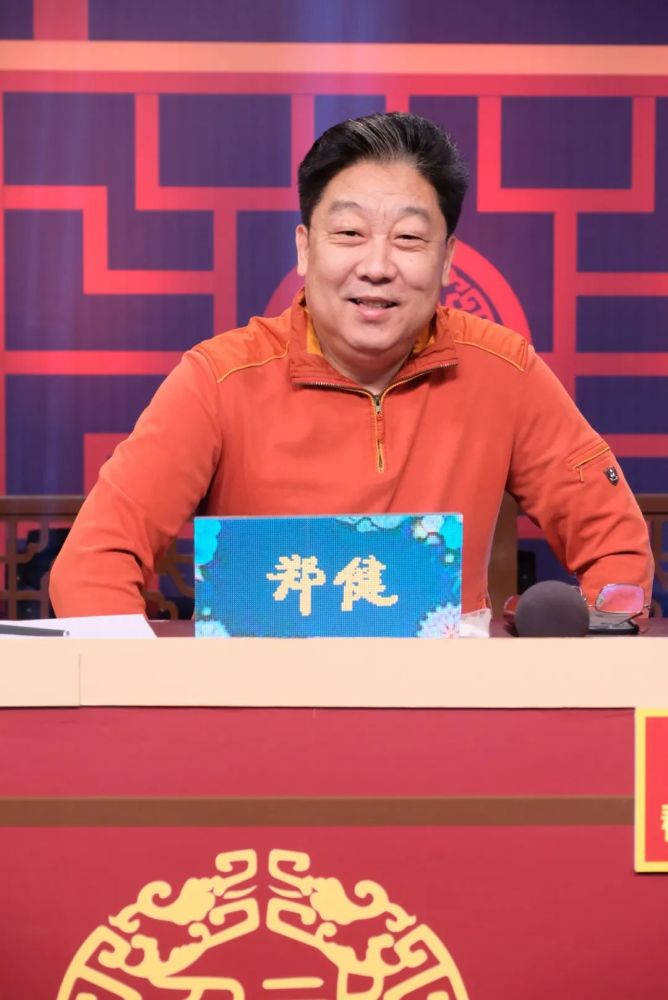 他们分别是梅花大鼓名家籍薇,相声名家郑健,以及评书名家张怡