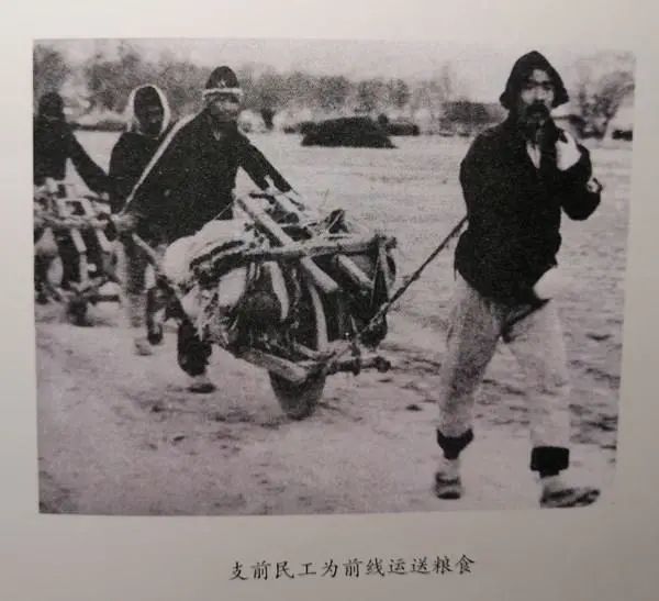 的支前车队,将30万斤粮食准时送到前线,为解放军夺取淮海战役的胜利提