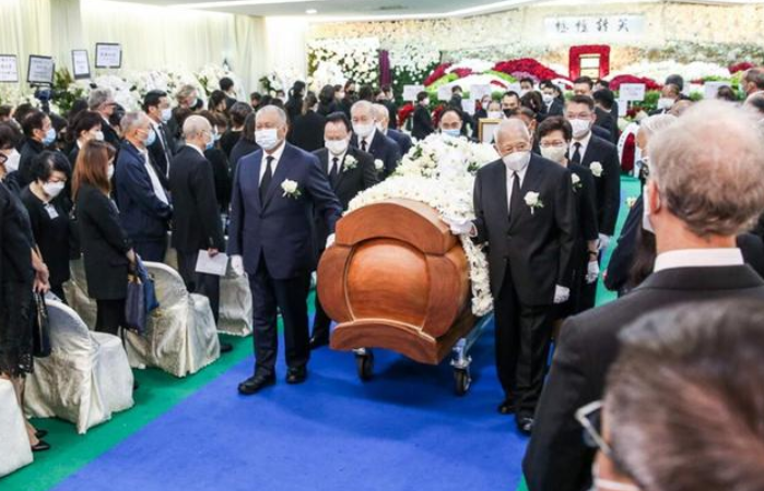 赌王何鸿燊一生走南闯北,拥有庞大的家族产业,财富无数.