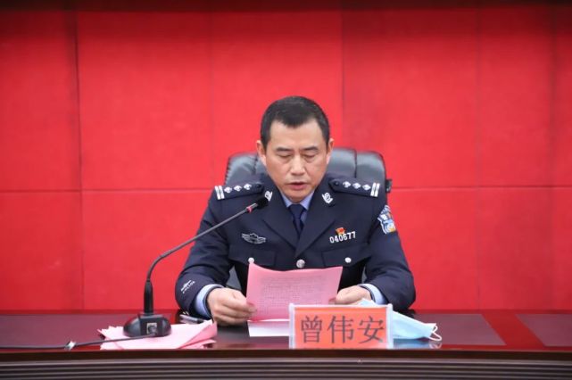 市公安局交警支队政委曾伟安在会上解读了"学法减分"的基本政策,规定
