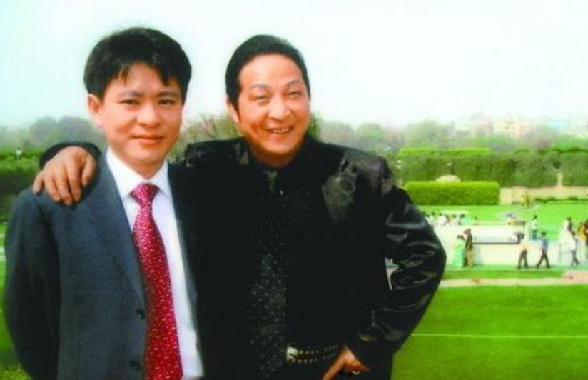 "大师"王林:李冰冰给他下跪,赵薇找他开光,马云也前去拜访_腾讯新闻