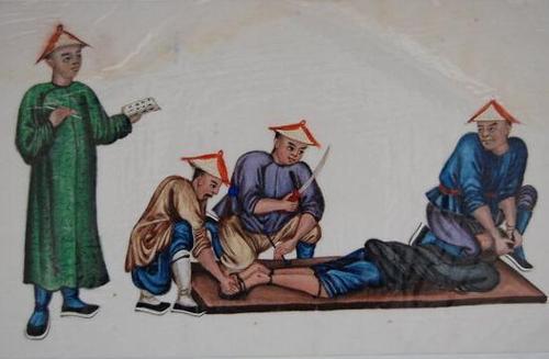 让他们活生生的感受着疼痛,达成行刑的另一个目的,让犯人受到折磨,为