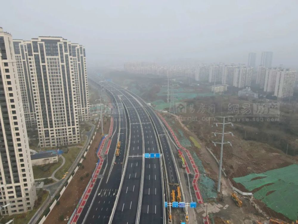 节前通车双向6车道串联建邺雨花江宁的机场二通道最新实探来了