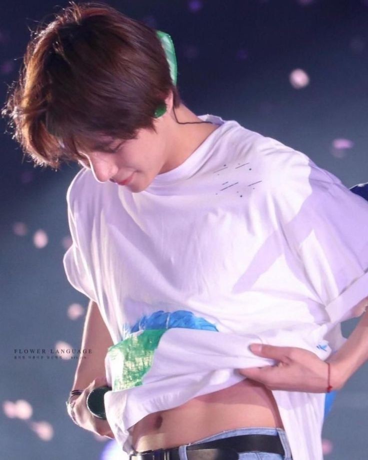 见过朴智旻的腹肌见过田柾国的腹肌那你见过金泰亨的腹肌吗