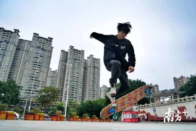 视频19岁清远少年夺长板世界冠军归来仍是那个板仔