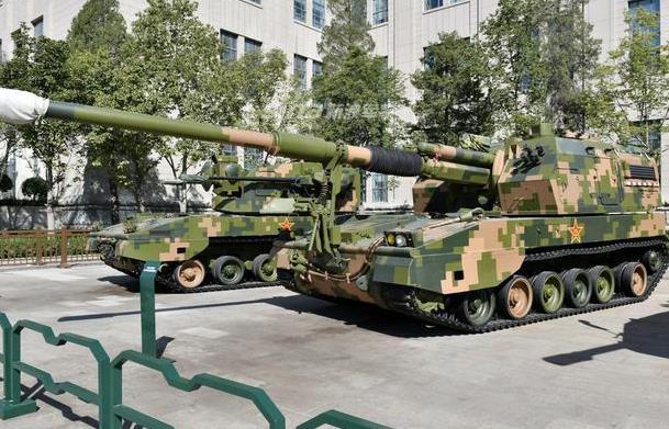 就在日前,我国的国产最新型155毫米口径自行榴弹炮亮相,这款火炮采用