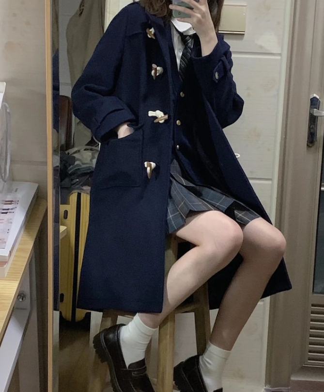 接近肤色的光腿神器,绝对是jk制服少女们冬季保暖的第一神器,搭配