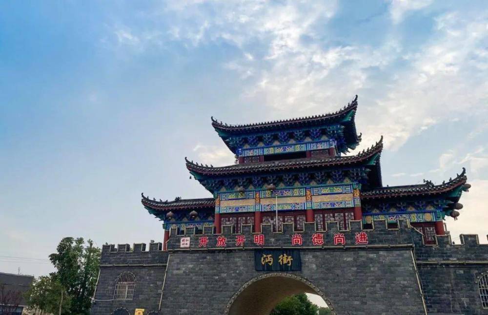 早在梁天监二年,这里始置沔阳郡,设沔阳县,因郡治在沔水之北,故而得名