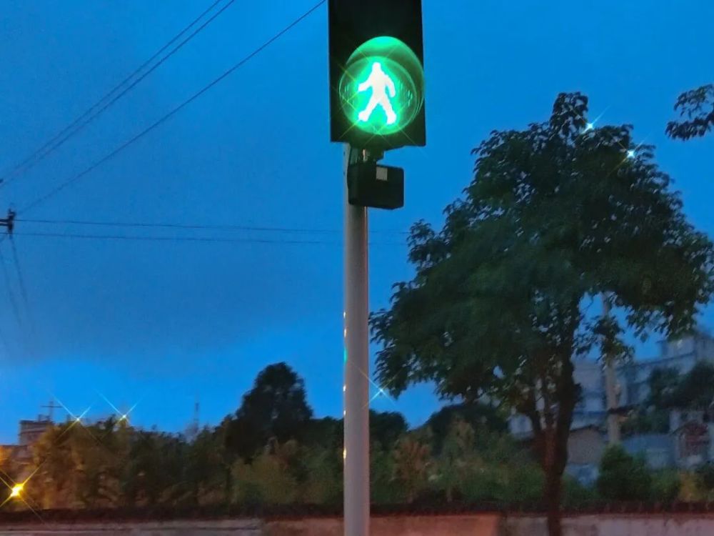 街谈巷议绿灯禁行好郭同久