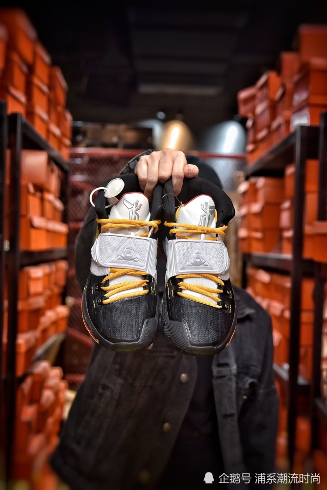 nike kyrie 6 黑白 欧文×科比×李小龙三方联名_腾讯新闻