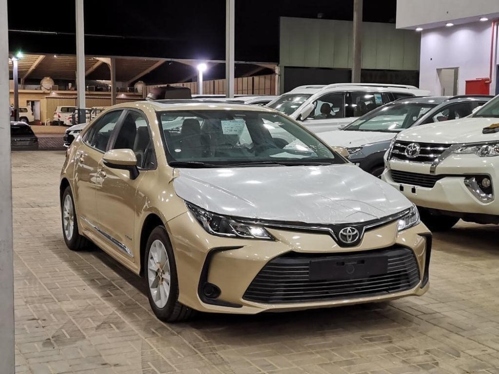 新款丰田卡罗拉来了,淡卡其车漆,运动式风格,网友:爱的就是这款车!