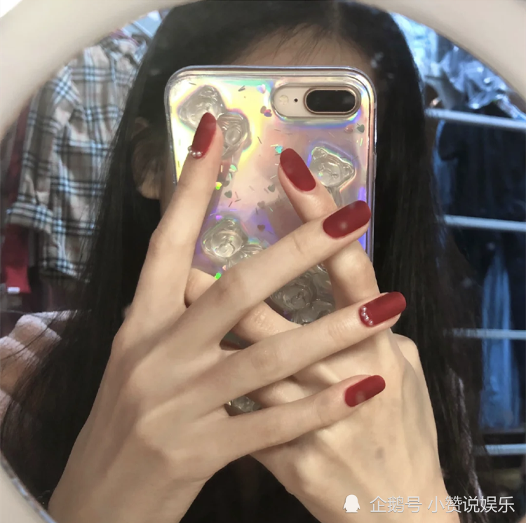 对比了网红的美甲自拍才知道自己拍的有多显手糙