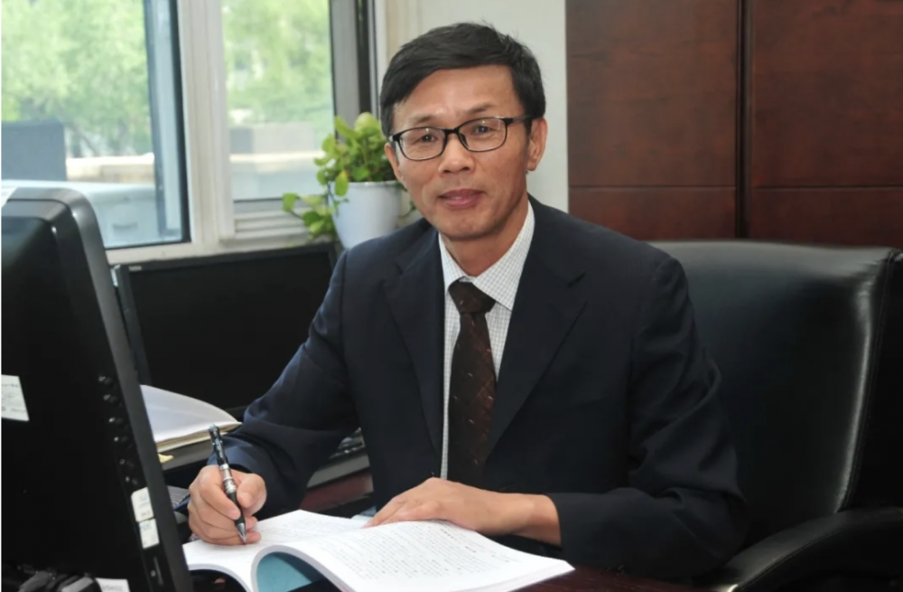 王玉林生前工作照堆工部设计所力学分析室室级专家