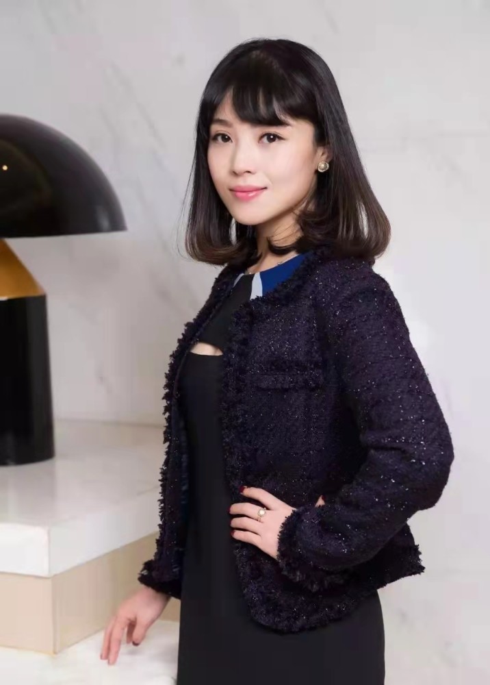 中国新晋女首富汪莹不仅颜值高 穿搭也很在行 绝对女中豪杰_腾讯新闻