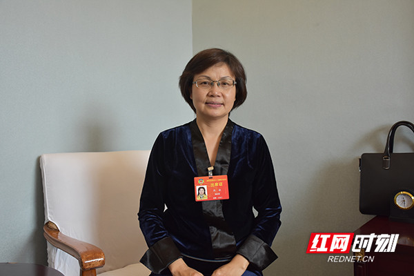 委员说丨周敏:花草树木覆盖钢筋水泥 城市森林花园还有多远?