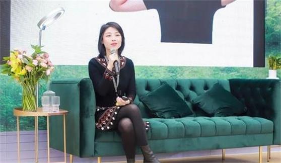 又一"城市女首富"诞生,三年赚来580亿身家,既漂亮又有气质_腾讯新闻