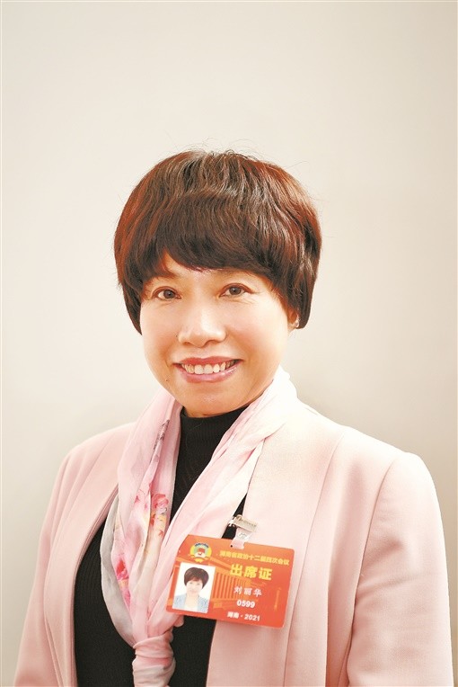 曾伯怡代表.湖南日报·新湖南客户端记者 辜鹏博 摄王一鸥代表.