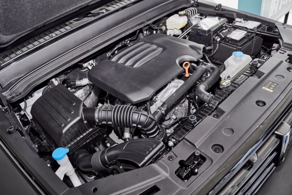 0t缸内直喷发动机,型号e20cb,额定功率167kw,最大扭矩n·m387,加注92