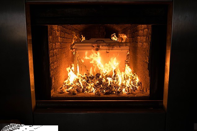 阿根廷老人火葬场里死而复生即将进入焚化炉时被发现还活着